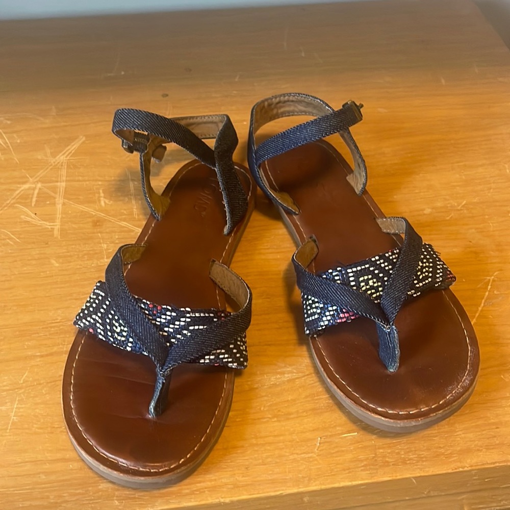 Size 6 TOMs sandals